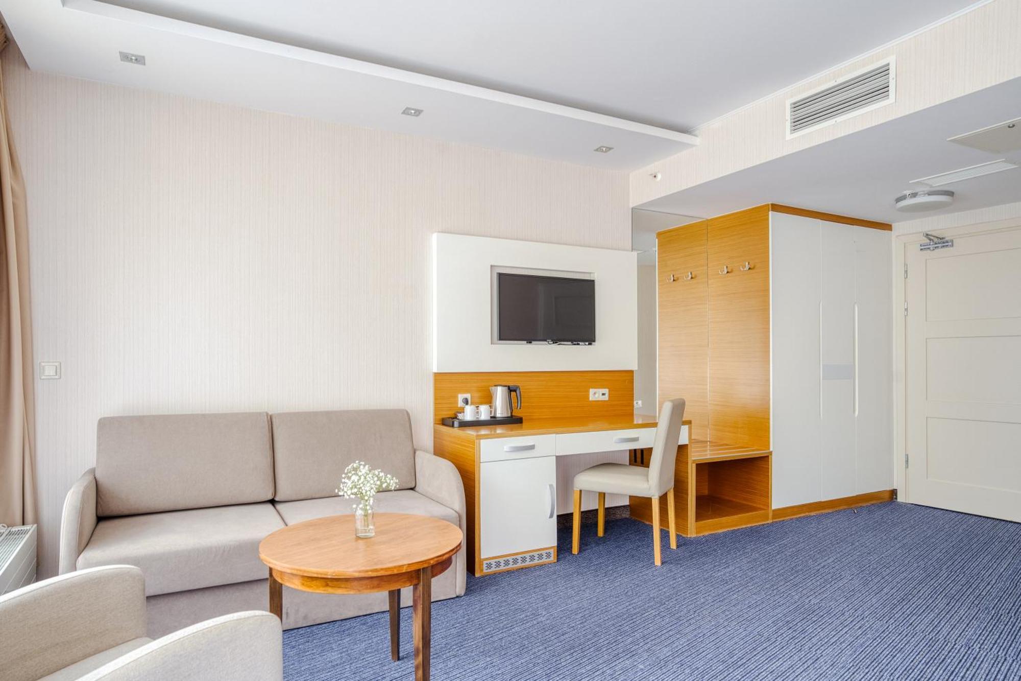 Hotel Dom Zdrojowy Resort & Spa - Destigo Hotels Jastarnia Buitenkant foto